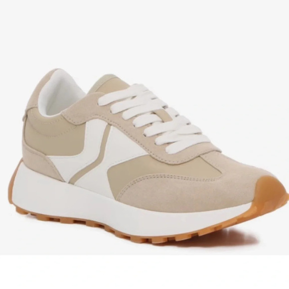 Steve Madden Shoes - Steve Madden Escapade Sneaker -
Women's size 6.5
